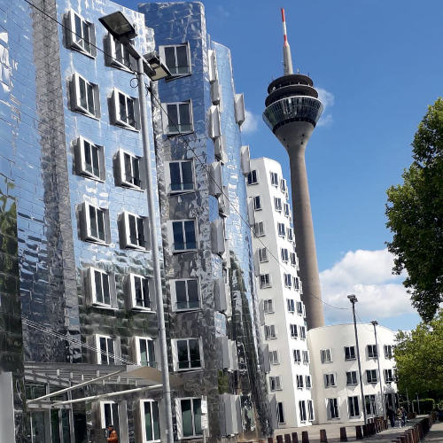 Location für freimaurerisches Fotoprojekt Düsseldorfer Gehrybauten am Rhein