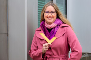 freimaurerisches Symbol Winkelmaß Freimaurerin mit Winkel